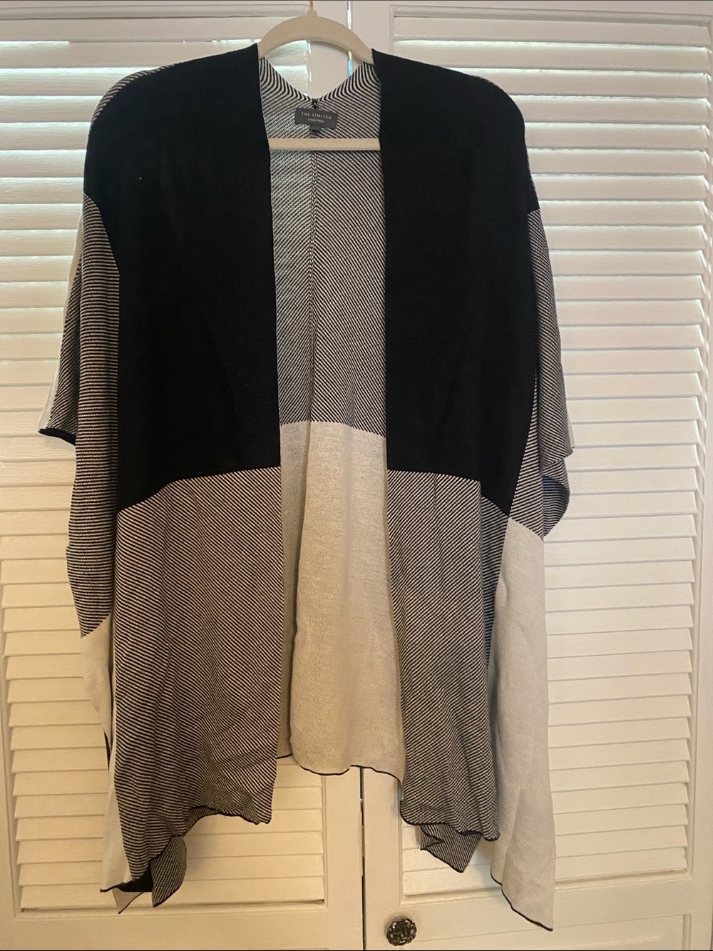 The Limited Black & Cream Open-Front Colorblock Poncho Cardigan